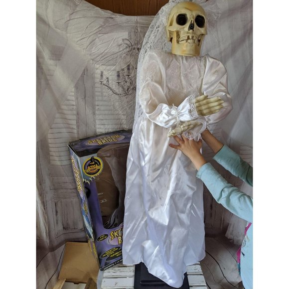 Gemmy 40″ skeleton bride halloween